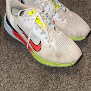 Nike Women's White and Red Athletic Shoes